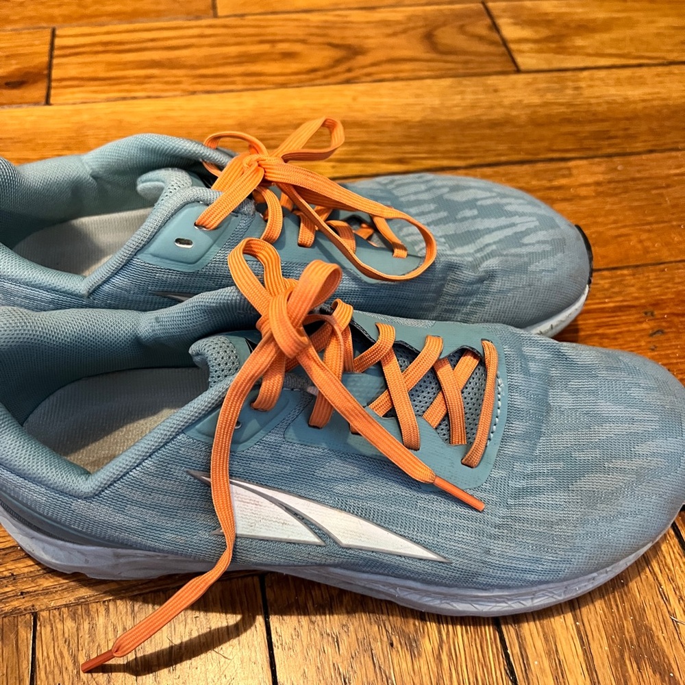 Size 8.5 women’s altra running shoes. Lightly worn.